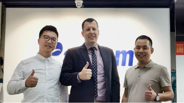 美国驻广州领事馆的领事莅临鹏通深圳分公司参观交流！